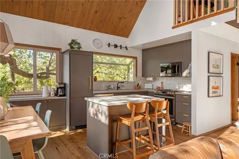 Kitchen - 1260 Yukon Ct, Lake Arrowhead, CA 92352 photo 1 of 4