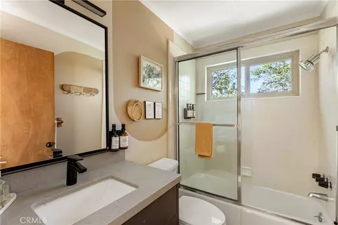 Bath - 1260 Yukon Ct, Lake Arrowhead, CA 92352 photo 1 of 2