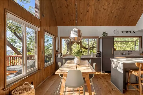Dining - 1260 Yukon Ct, Lake Arrowhead, CA 92352 photo 4 of 5