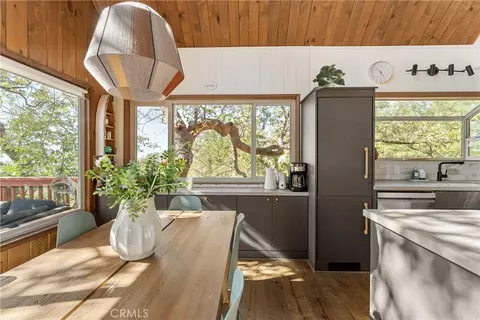 Dining - 1260 Yukon Ct, Lake Arrowhead, CA 92352 photo 5 of 5