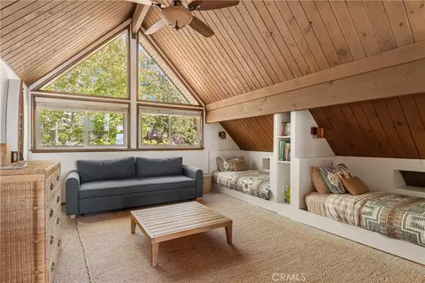 Bedroom - 1260 Yukon Ct, Lake Arrowhead, CA 92352 photo 4 of 13