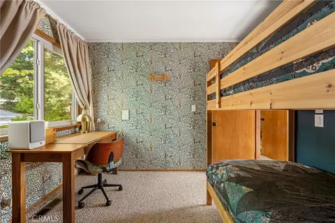 Bedroom - 1260 Yukon Ct, Lake Arrowhead, CA 92352 photo 10 of 13