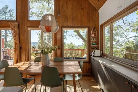 Dining - 1260 Yukon Ct, Lake Arrowhead, CA 92352 photo 3 of 5