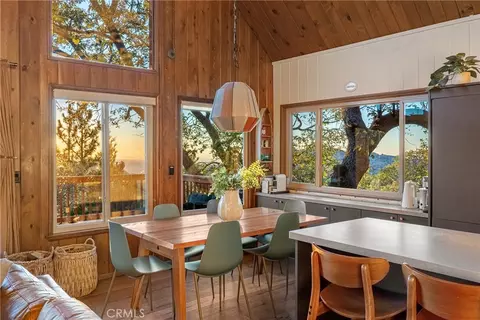 Dining - 1260 Yukon Ct, Lake Arrowhead, CA 92352 photo 2 of 5