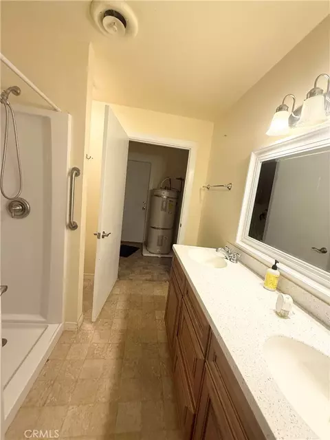 Bath - 1611 Collins, Needles, CA 92363 photo 1 of 6