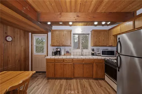 Kitchen - 718 Silver Tip, Big Bear Lake, CA 92315 photo 1 of 3