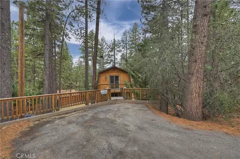 Exterior - 718 Silver Tip, Big Bear Lake, CA 92315 photo 9 of 10