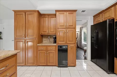 Kitchen - 6801 Rycroft Dr, Riverside, CA 92506 photo 6 of 7