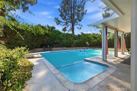 Exterior - 6801 Rycroft Dr, Riverside, CA 92506 photo 6 of 8