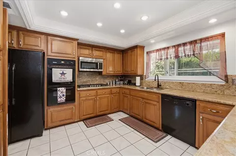 Kitchen - 6801 Rycroft Dr, Riverside, CA 92506 photo 2 of 7