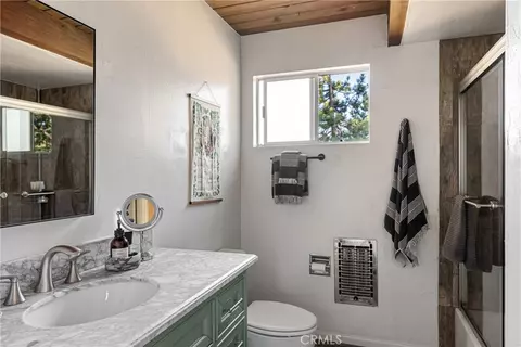 Bath - 1191 Scenic Way, Rimforest, CA 92378 photo 1 of 2