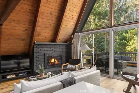 Living - 1191 Scenic Way, Rimforest, CA 92378 photo 2 of 3