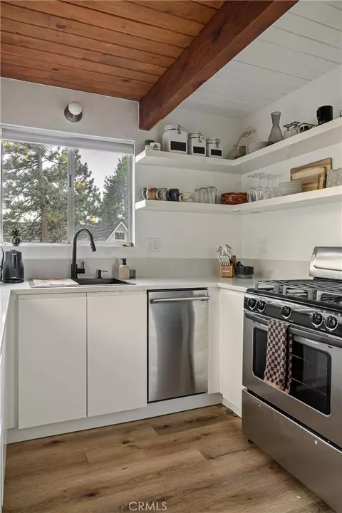 Kitchen - 1191 Scenic Way, Rimforest, CA 92378 photo 3 of 3