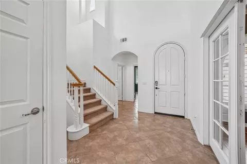 Entry Way - 15590 Syracuse Ln, Fontana, CA 92336 photo 2 of 4
