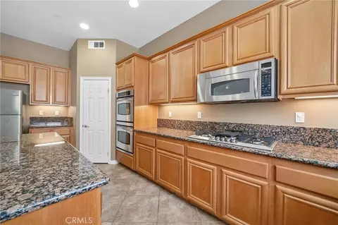 Kitchen - 15590 Syracuse Ln, Fontana, CA 92336 photo 3 of 3