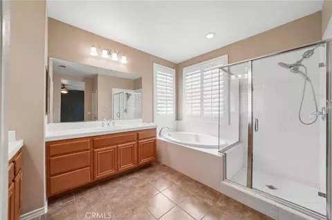 Bath - 15590 Syracuse Ln, Fontana, CA 92336 photo 1 of 2