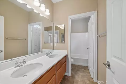 Bath - 15590 Syracuse Ln, Fontana, CA 92336 photo 2 of 2