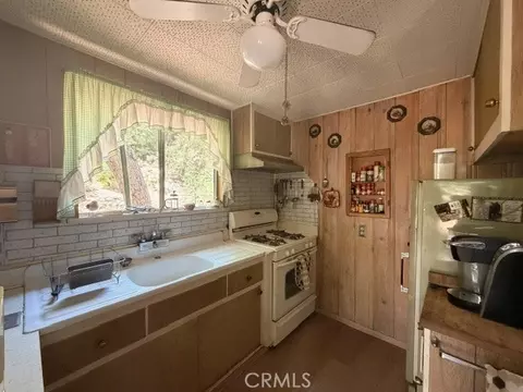 Kitchen - 9330 Wood, Forest Falls, CA 92339 photo 1 of 1