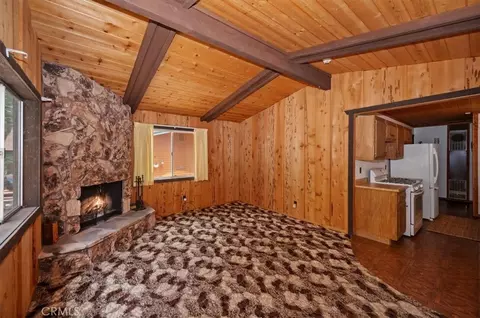 Living - 753 Vista, Sugarloaf, CA 92386 photo 4 of 4
