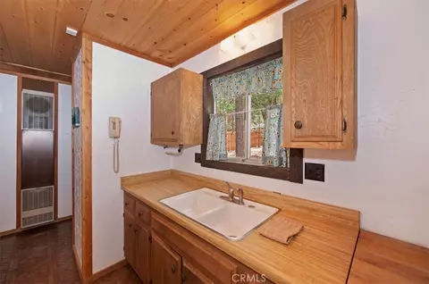 Kitchen - 753 Vista, Sugarloaf, CA 92386 photo 3 of 3