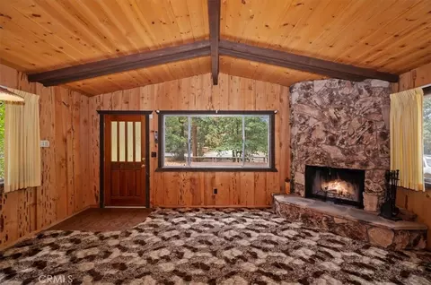 Living - 753 Vista, Sugarloaf, CA 92386 photo 2 of 4