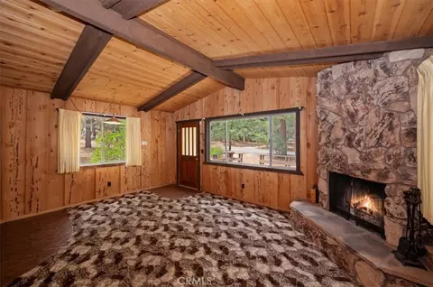 Living - 753 Vista, Sugarloaf, CA 92386 photo 3 of 4