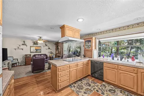 Kitchen - 2383 Hialeah Cir, Norco, CA 92860 photo 3 of 6