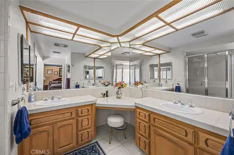 Bath - 2383 Hialeah Cir, Norco, CA 92860 photo 4 of 4