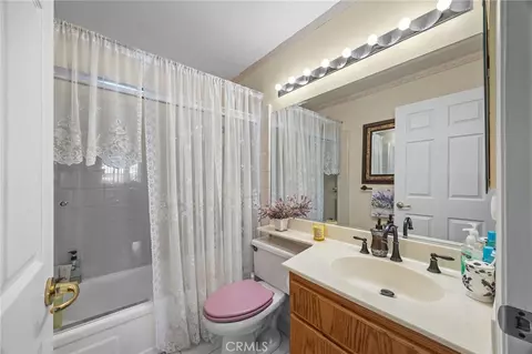 Bath - 2383 Hialeah Cir, Norco, CA 92860 photo 2 of 4