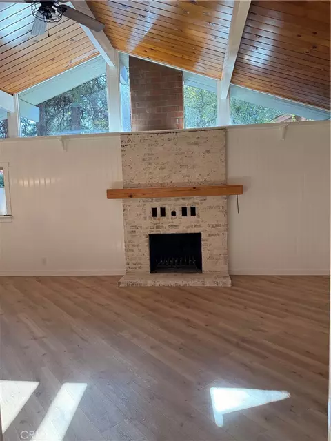 Living - 31024 Wild Oak, Running Springs, CA 92382 photo 2 of 4
