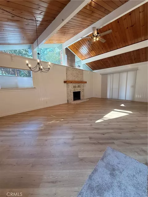 Living - 31024 Wild Oak, Running Springs, CA 92382 photo 3 of 4