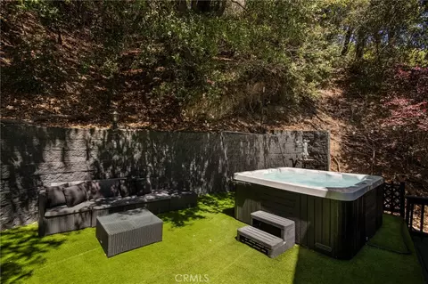 Exterior - 23594 Hillside, Crestline, CA 92325 photo 5 of 7