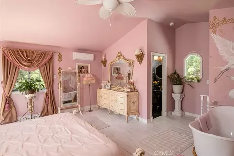 Bedroom - 23594 Hillside, Crestline, CA 92325 photo 3 of 3