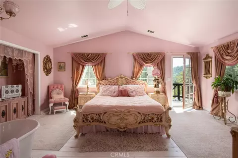 Bedroom - 23594 Hillside, Crestline, CA 92325 photo 2 of 3