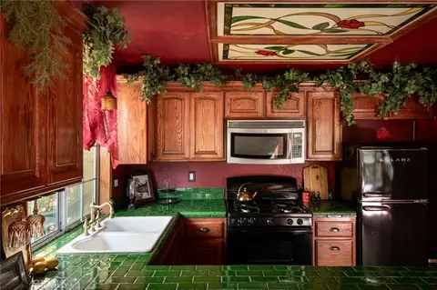 Kitchen - 23594 Hillside, Crestline, CA 92325 photo 2 of 2