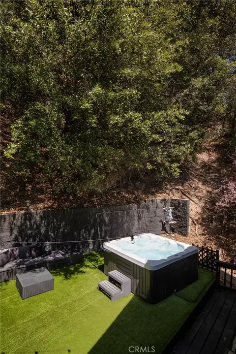 Exterior - 23594 Hillside, Crestline, CA 92325 photo 6 of 7