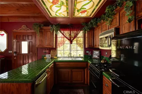Kitchen - 23594 Hillside, Crestline, CA 92325 photo 1 of 2