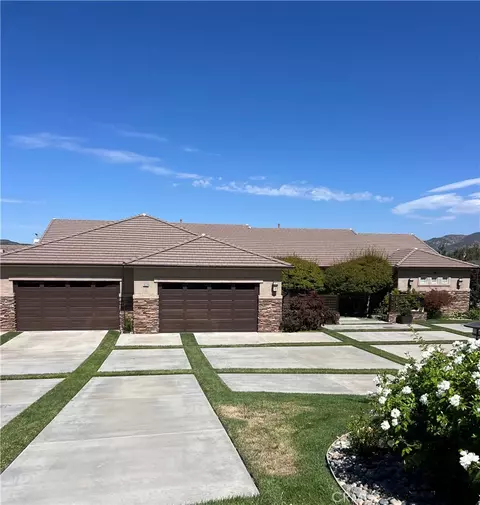 10338 Jocelyn Ln, Yucaipa, CA 92399 photo 2