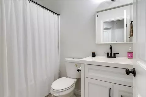 Bath - 415 Hidalgo Ave, Redlands, CA 92374 photo 2 of 2