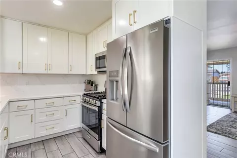 Kitchen - 415 Hidalgo Ave, Redlands, CA 92374 photo 2 of 2