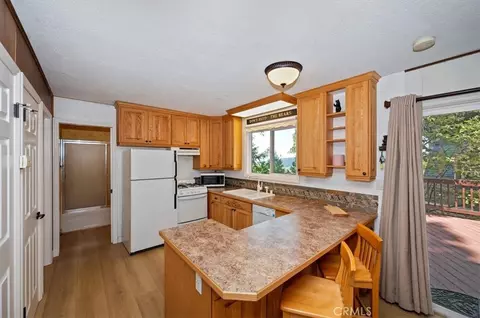 Kitchen - 515 View, Lake Arrowhead, CA 92352 photo 1 of 4