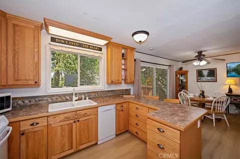 Kitchen - 515 View, Lake Arrowhead, CA 92352 photo 2 of 4