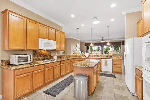 Kitchen - 19427 Verbena, Apple Valley, CA 92308 photo 1 of 1