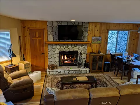23819 Scenic Dr, Crestline, CA 92325 photo 5