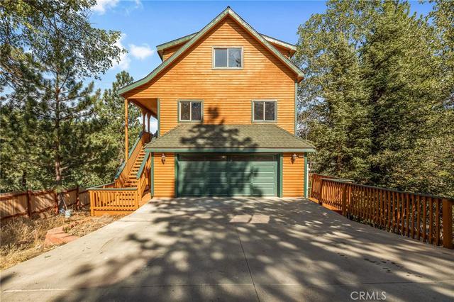 32792 Deer Lick Dr, Running Springs, CA 92382