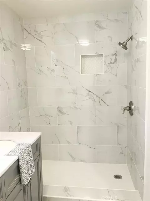 Bath - 1081 Apple Ave, Wrightwood, CA 92397 photo 3 of 3
