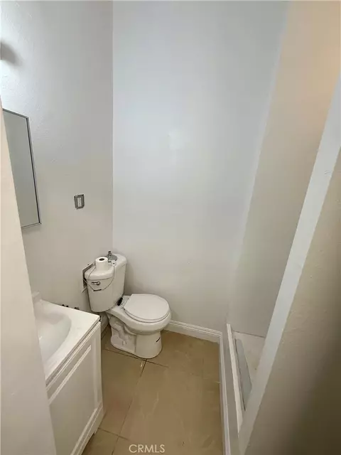 Bath - 1081 Apple Ave, Wrightwood, CA 92397 photo 3 of 3
