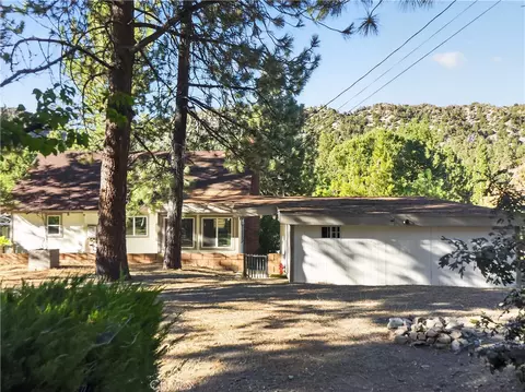 Exterior - 1081 Apple Ave, Wrightwood, CA 92397 photo 10 of 15