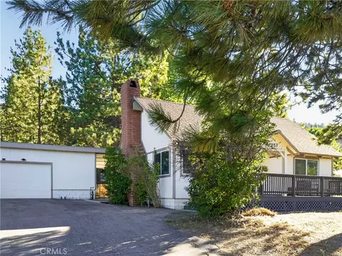 Exterior - 1081 Apple Ave, Wrightwood, CA 92397 photo 3 of 15