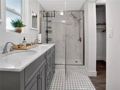Bath - 1081 Apple Ave, Wrightwood, CA 92397 photo 1 of 3